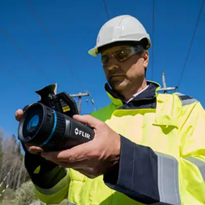 FLIR T560 Professional Thermal Camera with DFOV 14 - 24 Lens, 640 x 480 Resolution, Temperature Range -4F to 2732F, 30 Hz