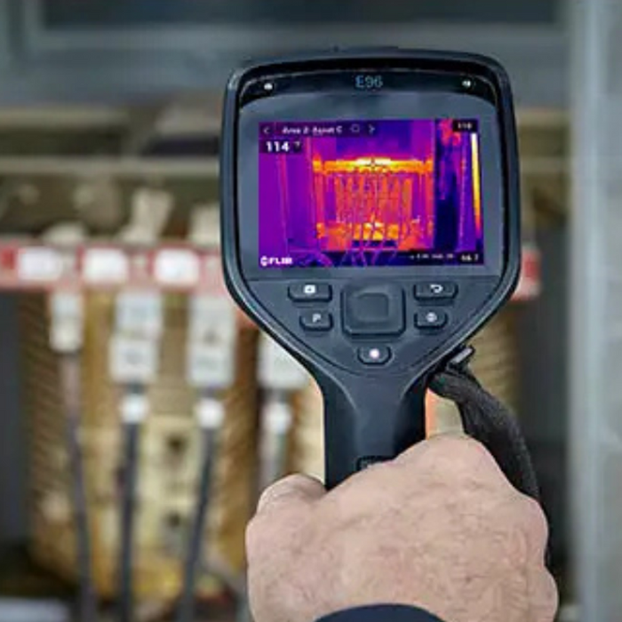 FLIR E96 Advanced Thermal Imaging Camera with Viewfinder MSX UltraMax and Thermal Studio Pro 640 x 480 30 Hz