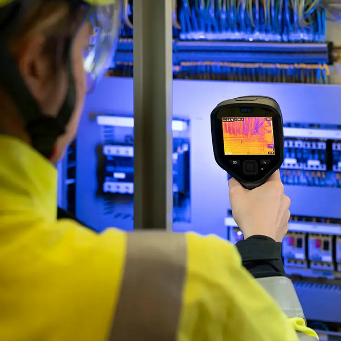 FLIR E8 Pro NIST Infrared Camera 9 Hz 320 x 240 Pro-Series with Thermal Studio Starter Ignite Cloud and NIST Calibration -4°F to 1022°F