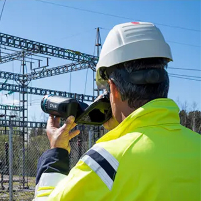 FLIR T530 Professional Thermal Camera with 14 - 24 DFOV FlexView Lens 320 x 240 -4F to 1202F 30 Hz