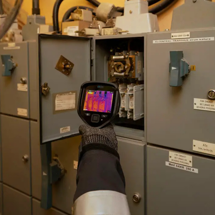 FLIR E8 Pro Infrared Camera 320 x 240 9 Hz with Ignite Cloud Fixed Focus -4°F to 1022°F